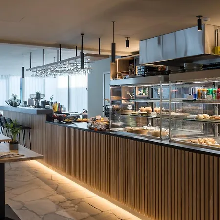 Aparthotel Premier 4*